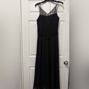 Elegant Black Lace Formal Dress